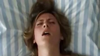 বড় কালো মোরগ তার আঁ ...