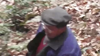 উন্মাদভাবে গরম এশিয় ...