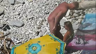 গাঢ় মাথার কিউট স্ট্ ...