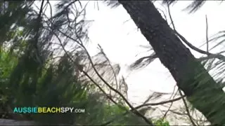 লারিসা উত্তেজিত হয়  ...