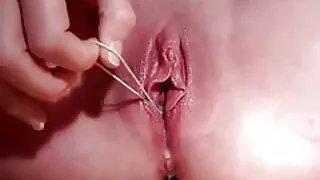 ক্ষুধার্ত মেয়েটি ক্ ...